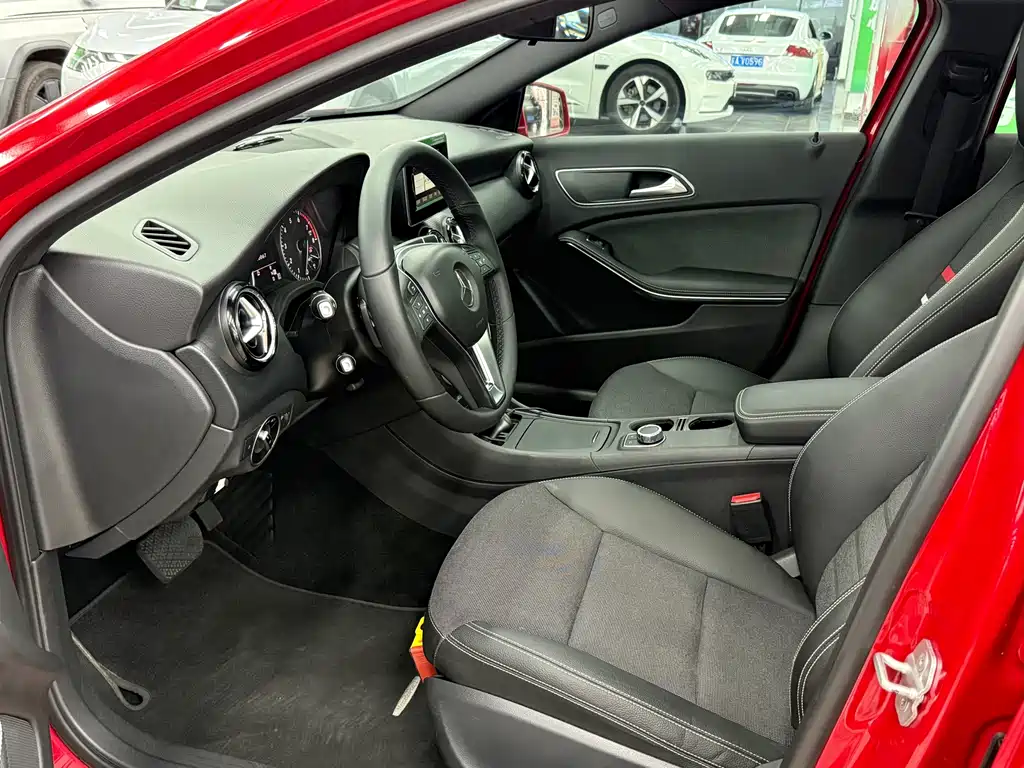 Mercedes-Benz A-Class 2013 — фото 10