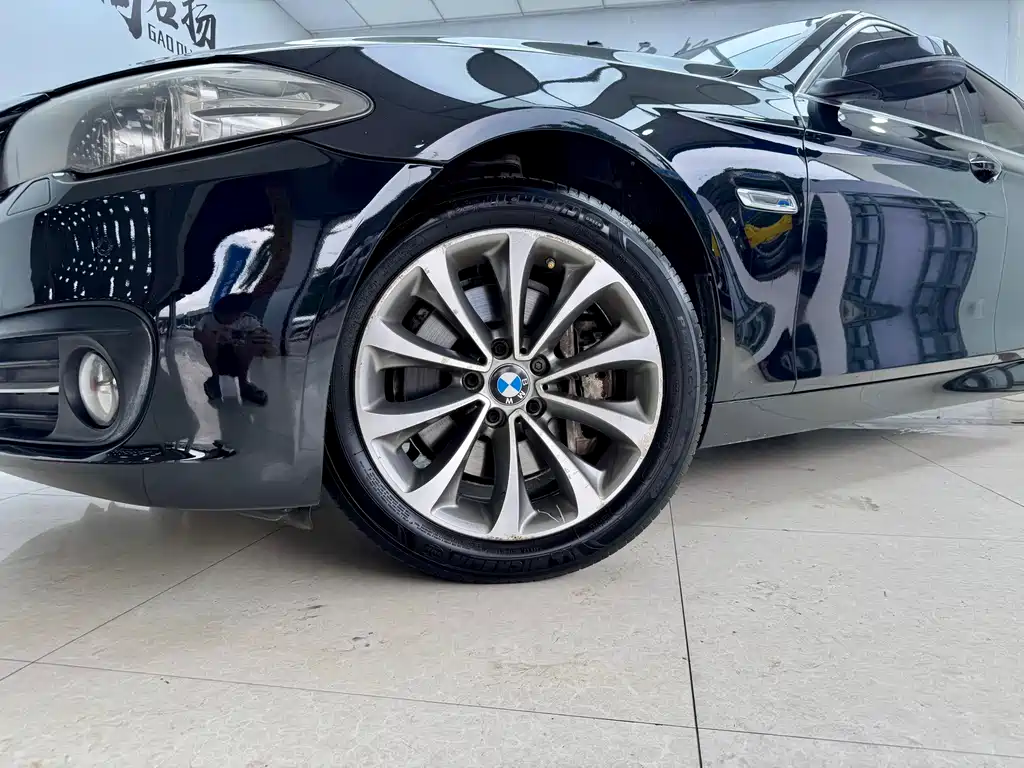 BMW 5 Series 2015 — фото 24