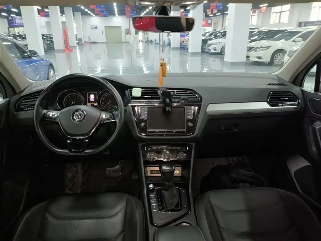 Volkswagen Tiguan L 2017 — фото 10