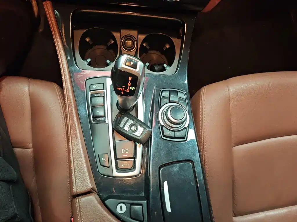 BMW 5 Series 2014 — фото 14