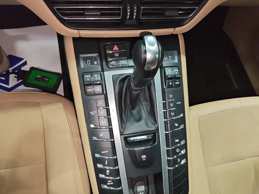 Porsche Macan 2019 — фото 10