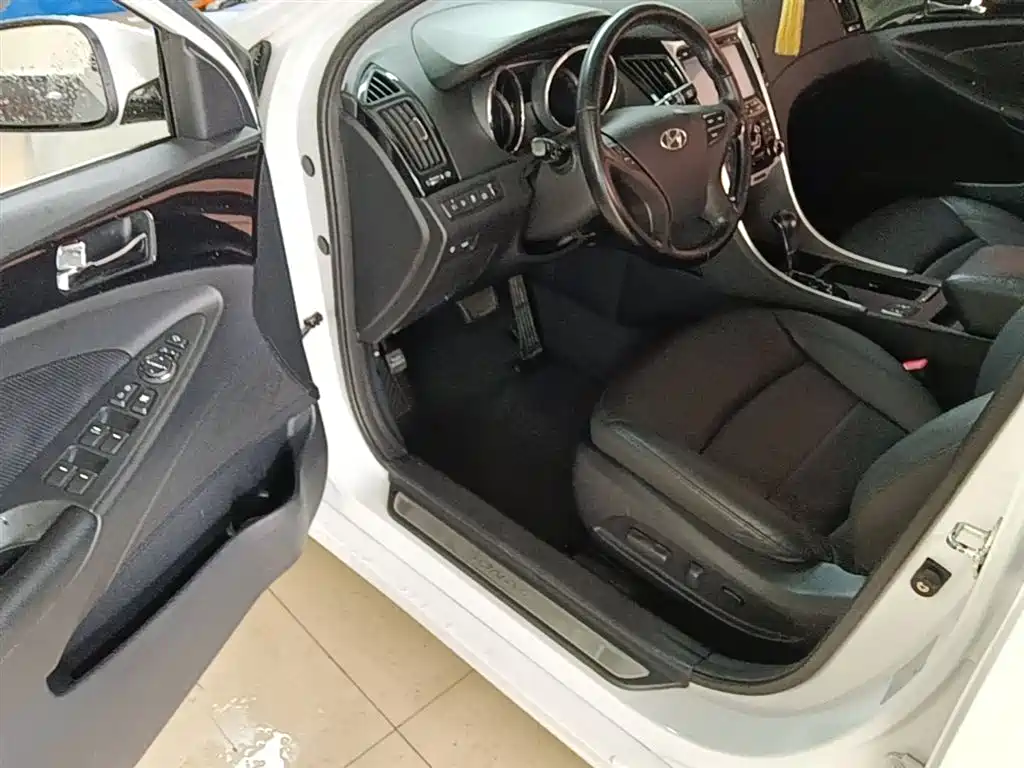 Hyundai Sonata 2014 — фото 16