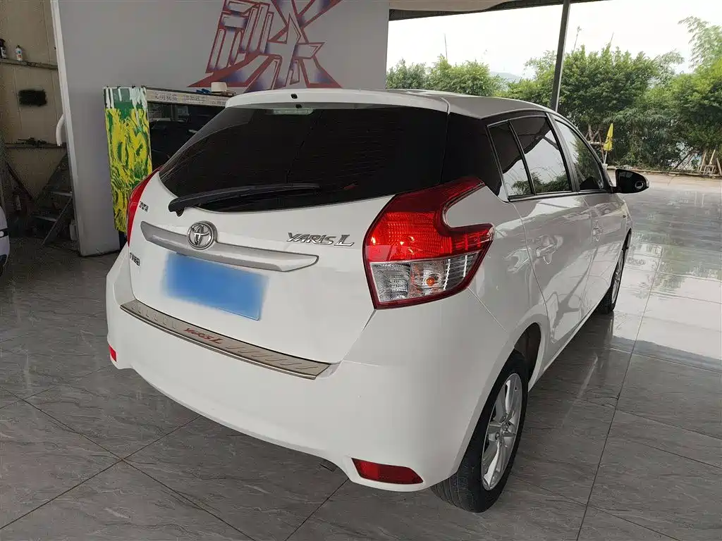 Toyota Yaris L 2015 — фото 6