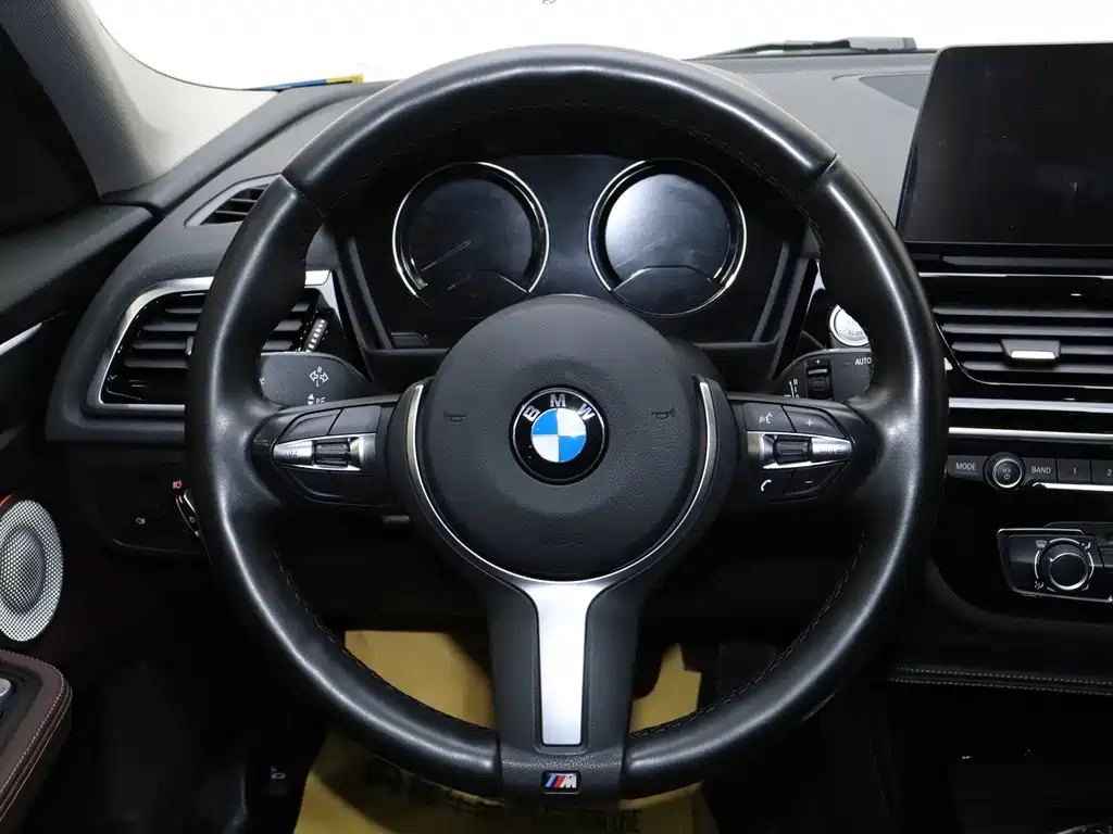 BMW 1 Series 2023 — фото 15