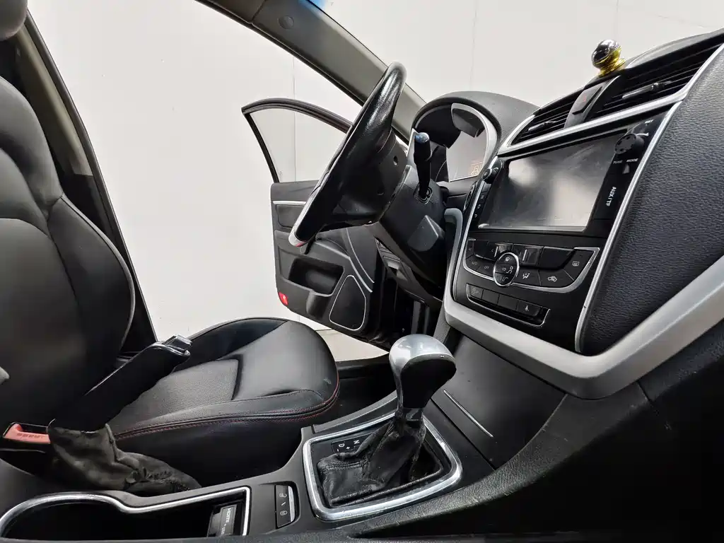 Geely Emgrand 2015 — фото 15