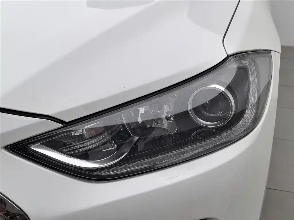 Hyundai Elantra 2018 — фото 7