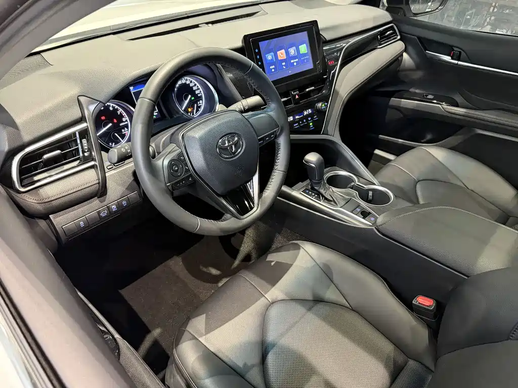 Toyota Camry 2022 — фото 10