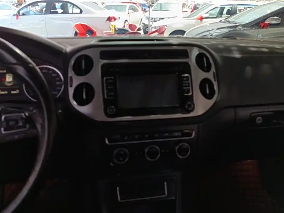 Volkswagen Tiguan 2015 — фото 13