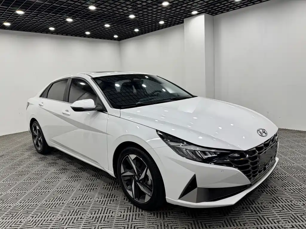 Hyundai Elantra 2022