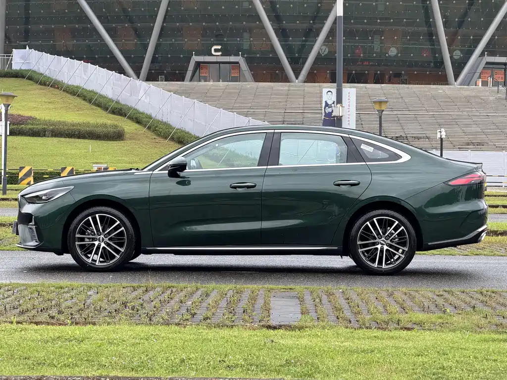 Geely Emgrand 2025