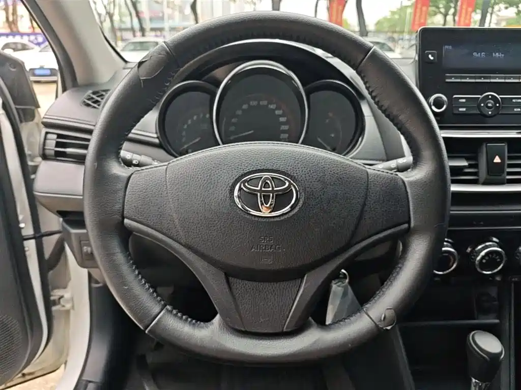 Toyota Yaris L 2021 — фото 11