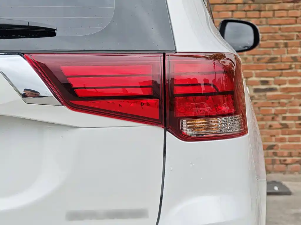 Mitsubishi Outlander 2021 — фото 23