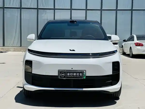 Li Auto L6 2025