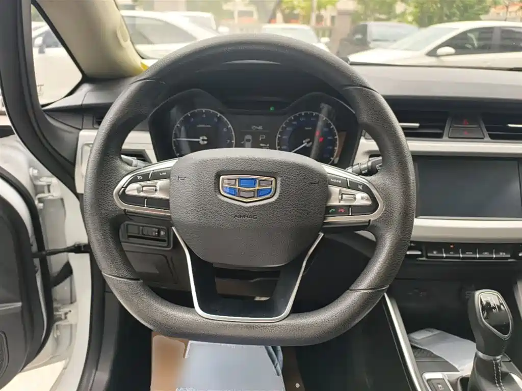 Geely Vision X3 2021 — фото 11