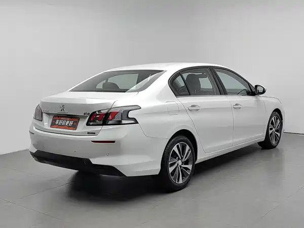 Peugeot 408 2022