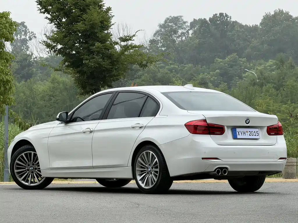 BMW 3 Series 2019 — фото 15