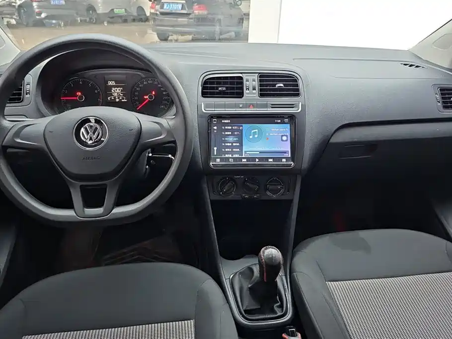 Volkswagen Polo 2018 — фото 12