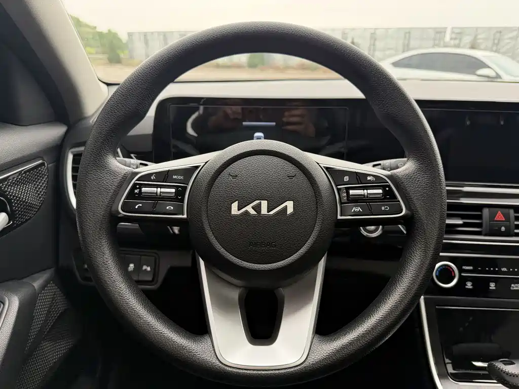 Kia Seltos 2023 — фото 10