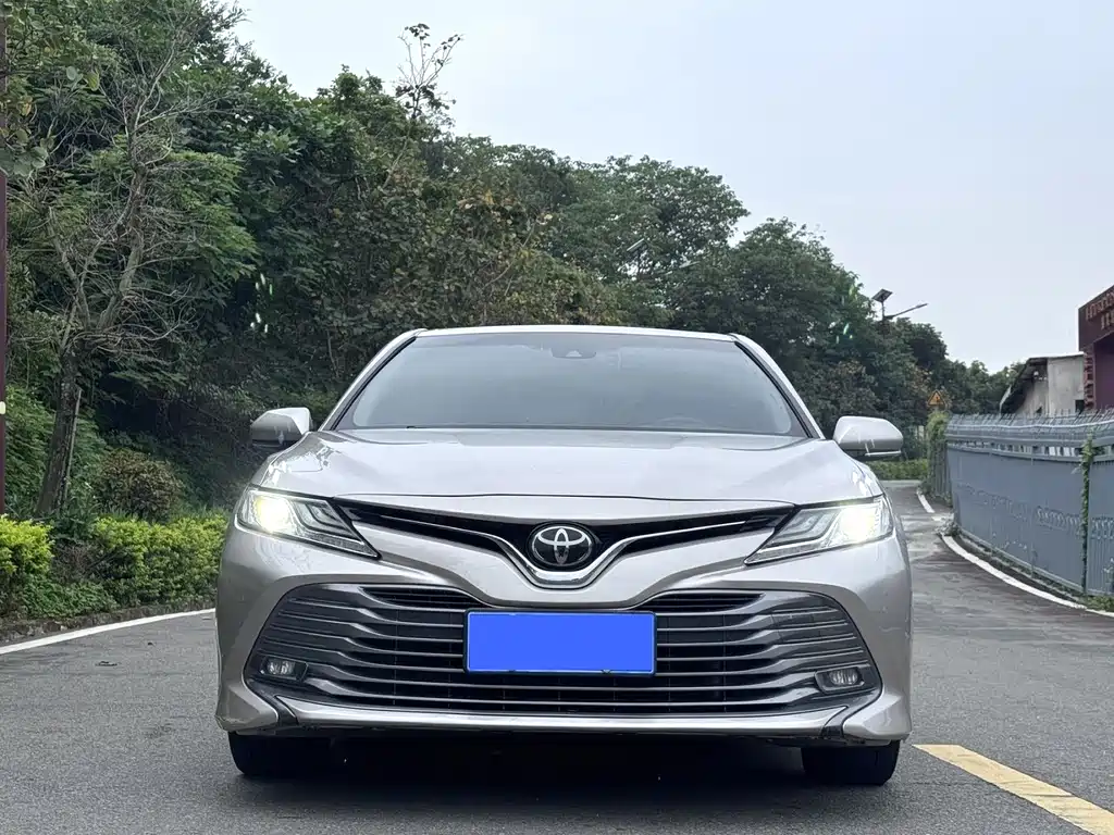 Toyota Camry 2021 — фото 2