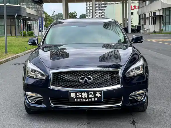 Infiniti Q70 2017
