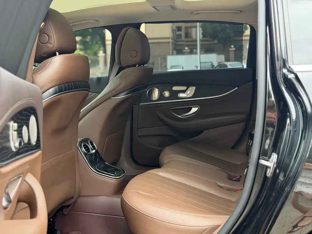 Mercedes-Benz E-Class 2022
