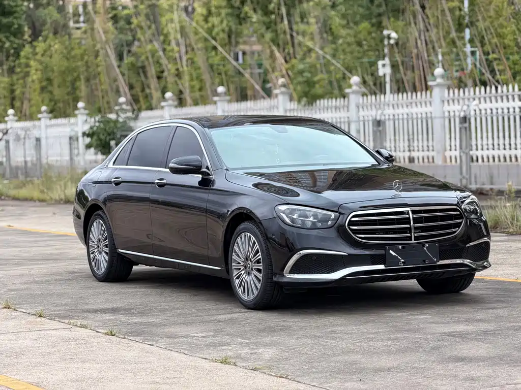 Mercedes-Benz E-Class 2022 — фото 15