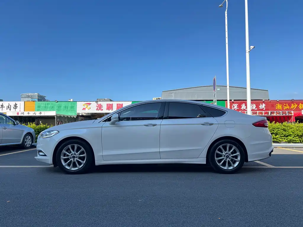Ford Mondeo 2018 — фото 8