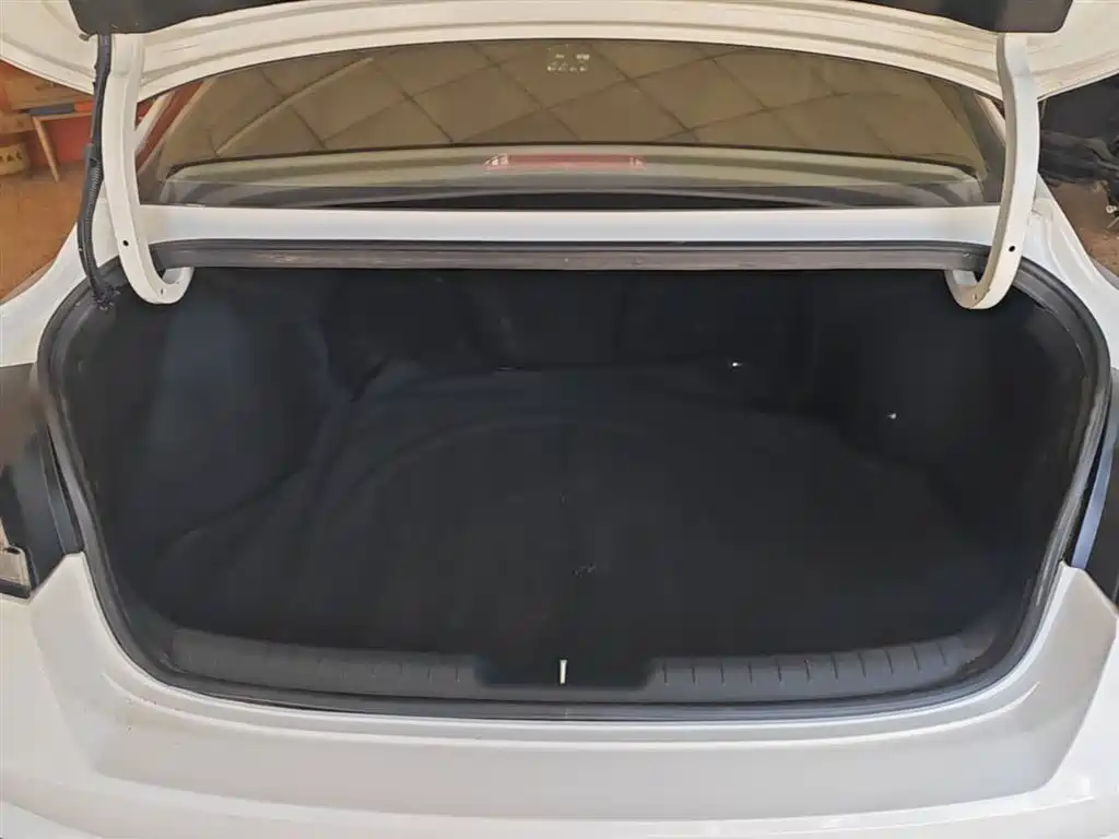 Hyundai Elantra 2023 — фото 19
