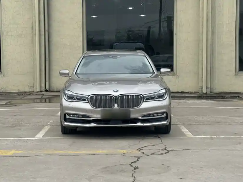 BMW 7 Series 2017 — фото 8
