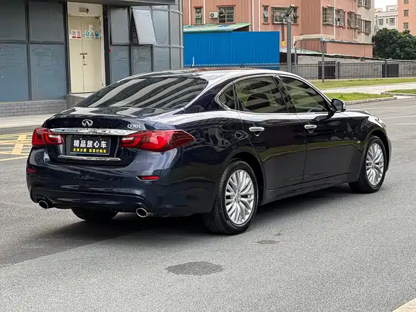 Infiniti Q70 2017