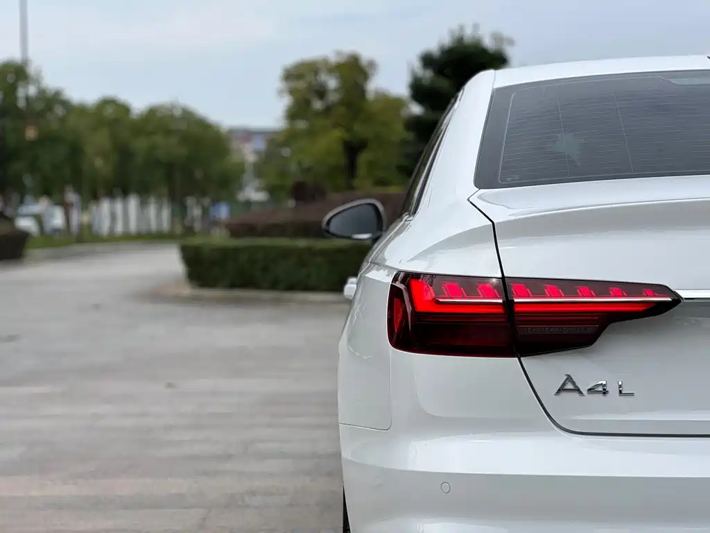 Audi A4L 2024 — фото 12