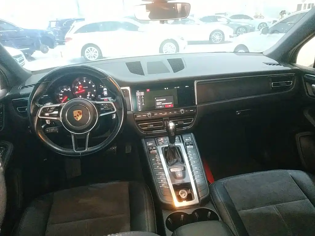 Porsche Macan 2019 — фото 10