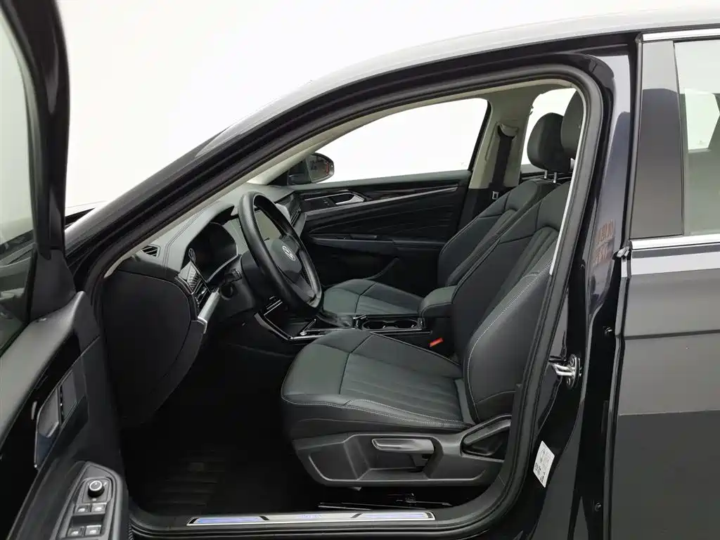 Volkswagen Passat PHEV 2023 — фото 10