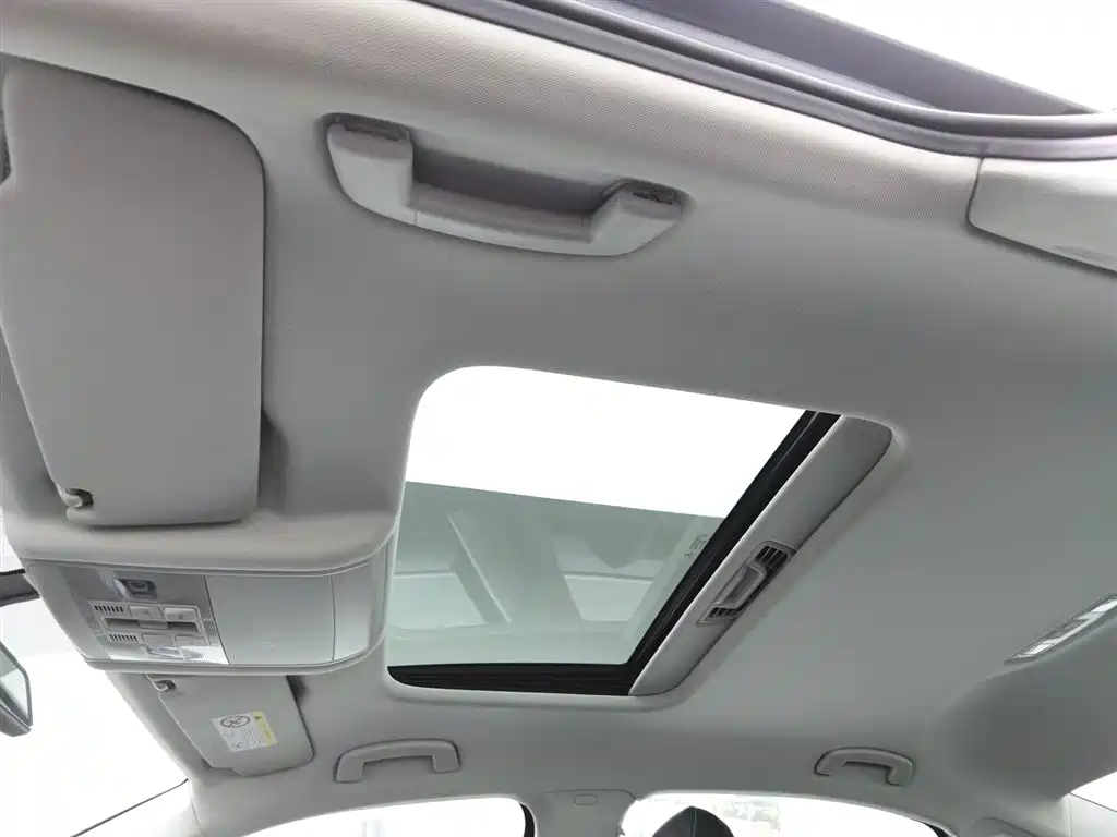 Volkswagen Passat PHEV 2023 — фото 14