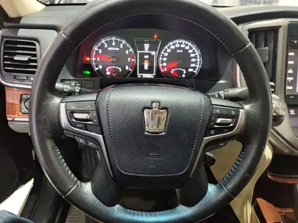 Toyota Crown 2017