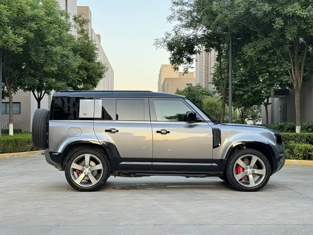 Land Rover Defender 2022 — фото 16