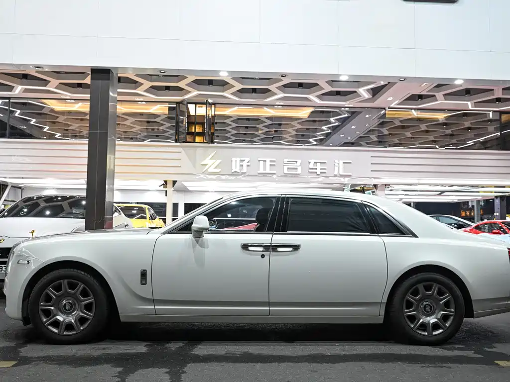 Rolls-Royce Ghost 2015 — фото 11
