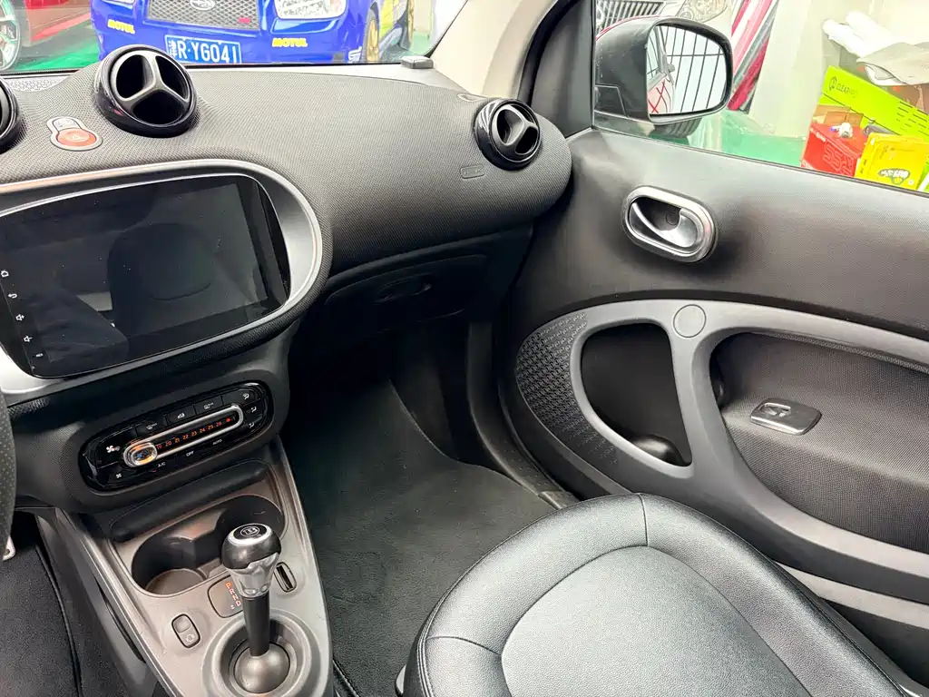smart Fortwo 2019 — фото 12