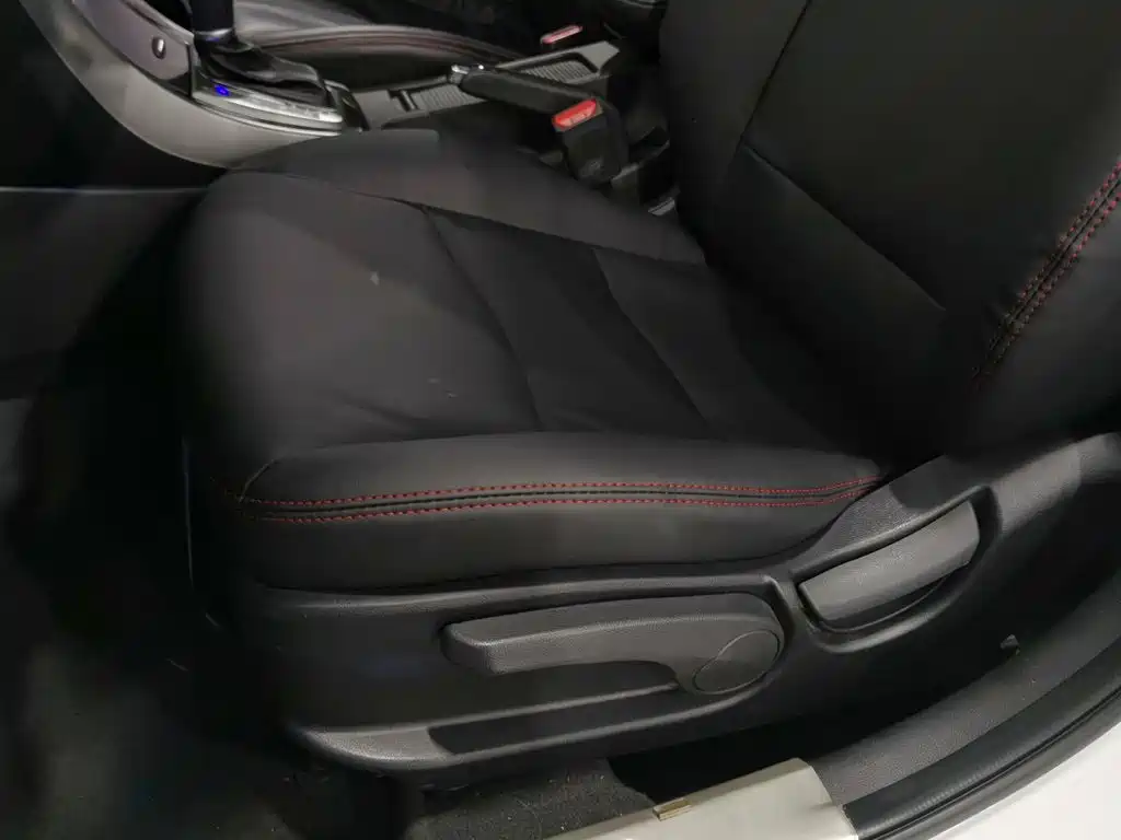 Hyundai Elantra Langdong 2015 — фото 20