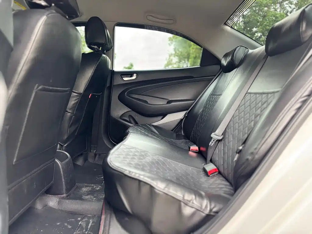 Hyundai Verna 2017 — фото 13