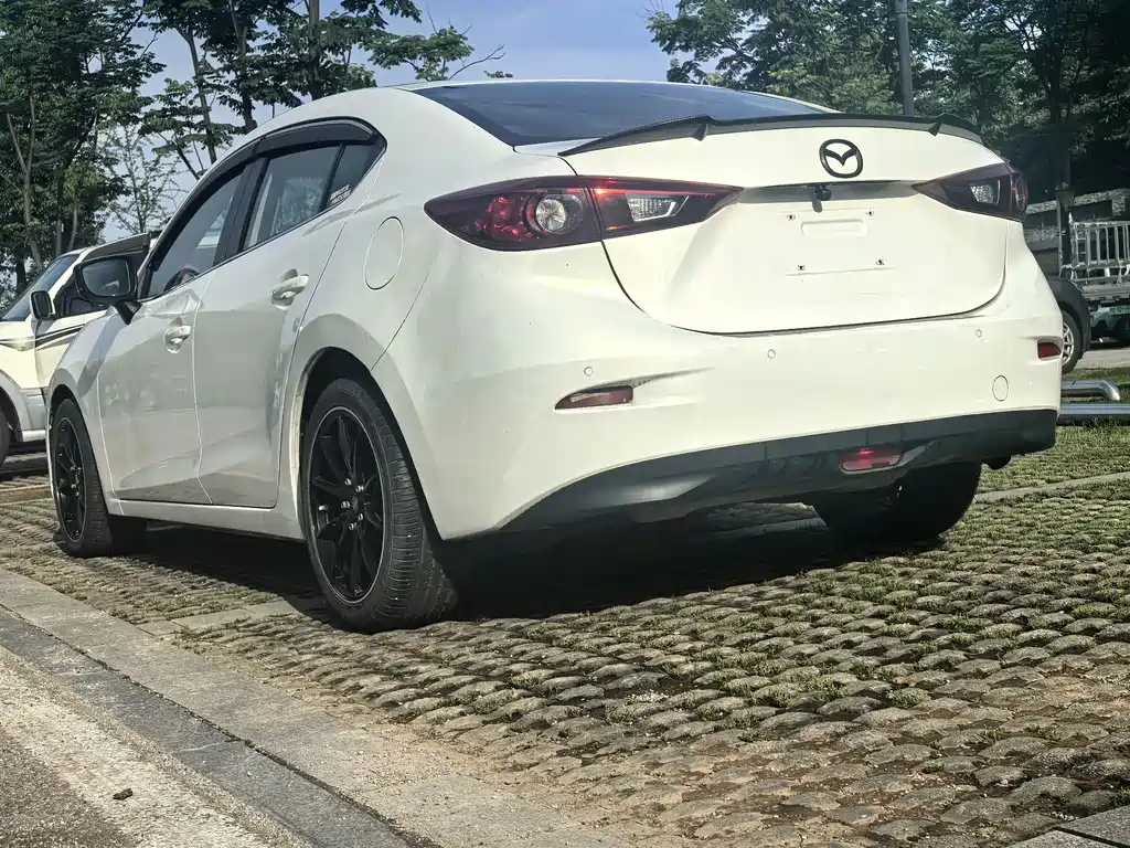 Mazda 3 Axela 2019 — фото 7