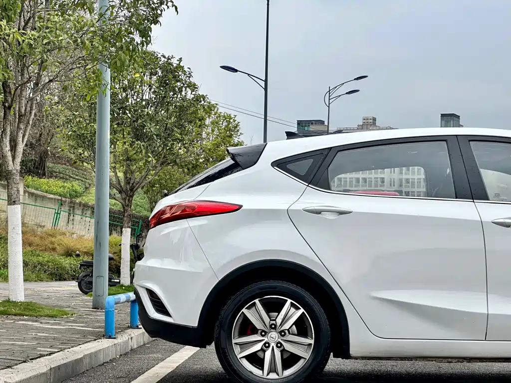 Changan Eado XT 2015 — фото 5
