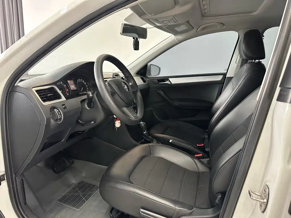 Skoda Rapid Spaceback 2016 — фото 4
