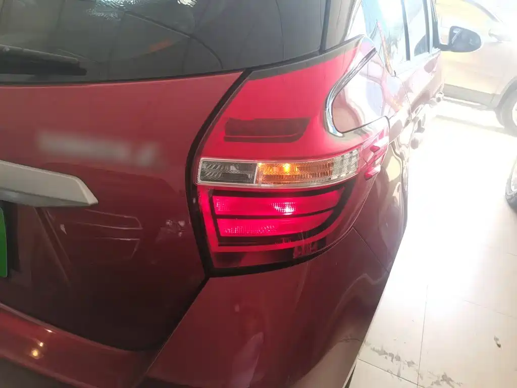 Toyota Yaris L 2017 — фото 24