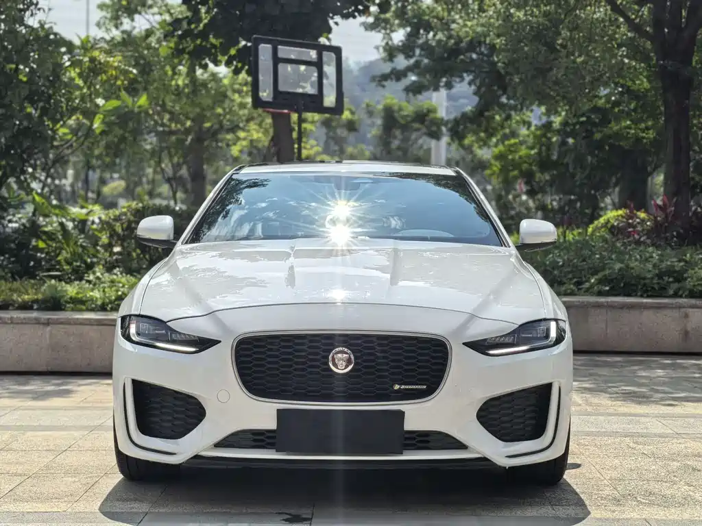 Jaguar XEL 2023 — фото 2