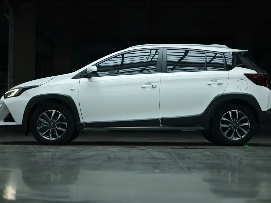 Toyota Yaris L 2022 — фото 8