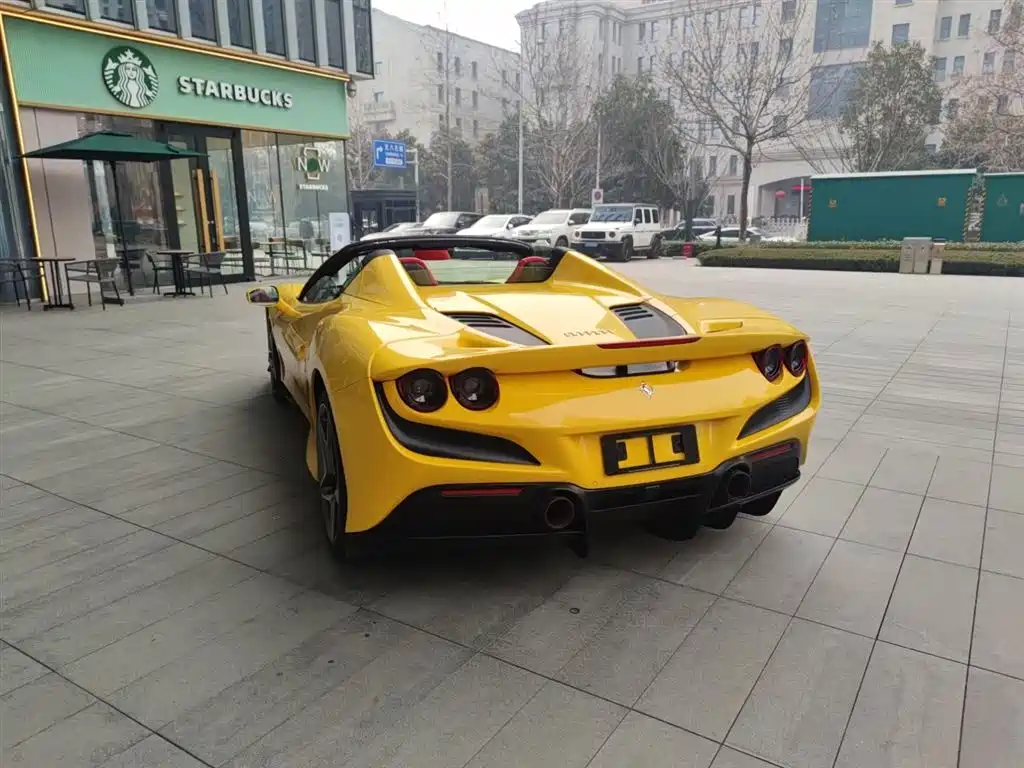 Ferrari F8 2023 — фото 2