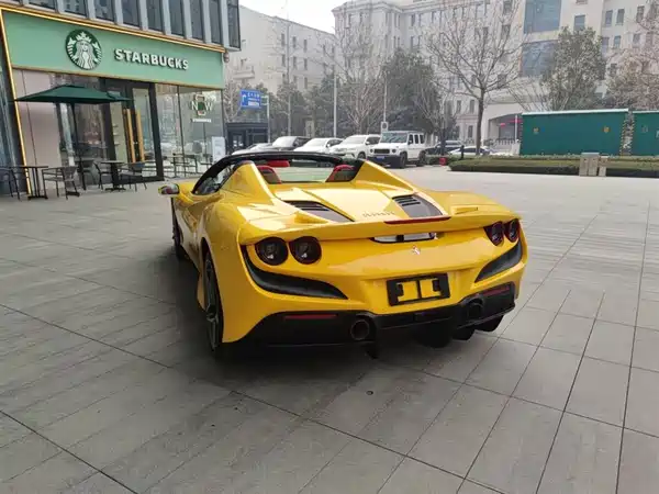 Ferrari F8 2023