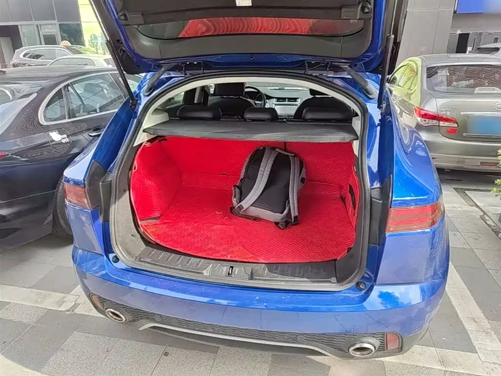 Jaguar E-PACE 2020 — фото 19