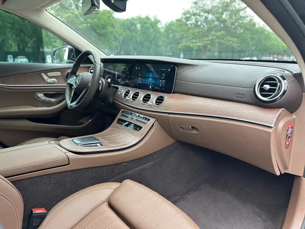 Mercedes-Benz E-Class 2022 — фото 39